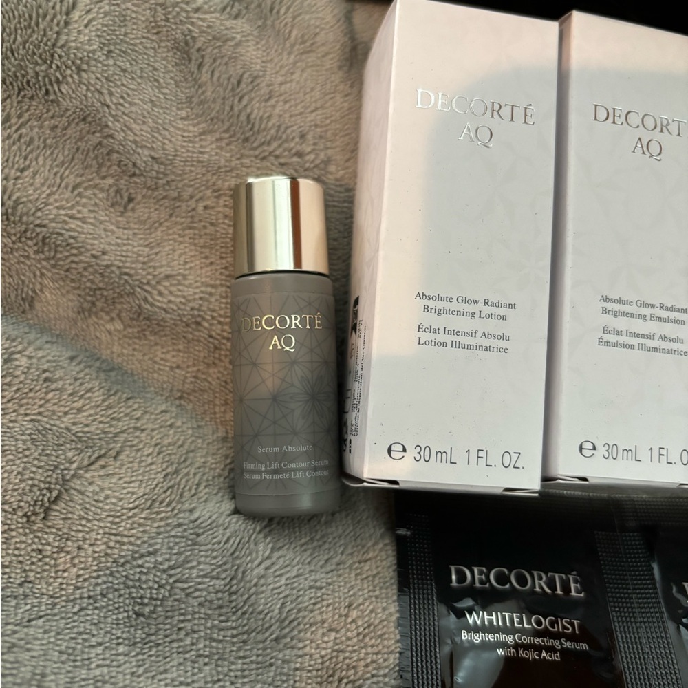 Decorte Skincare Set - Black and Purple - Picture 3 of 7